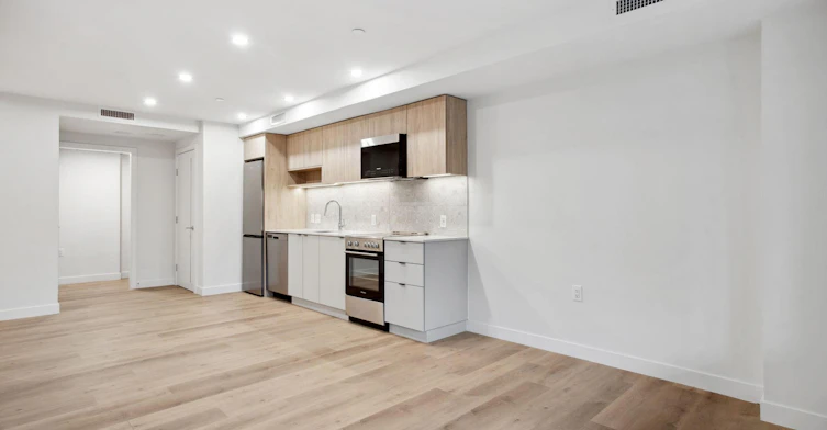 3572 Glen Drive, Vancouver, BC, V5V 0J6 - 3