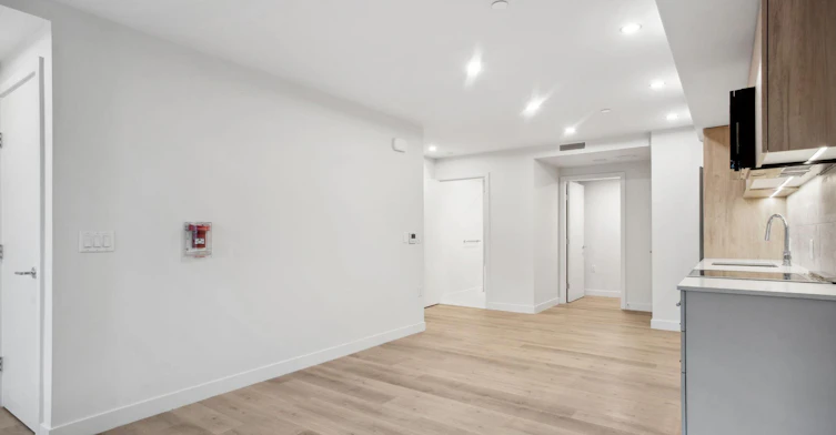 3572 Glen Drive, Vancouver, BC, V5V 0J6 - 5