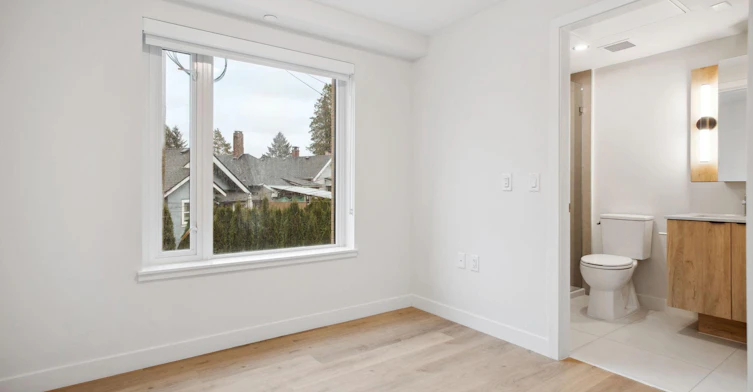 3572 Glen Drive, Vancouver, BC, V5V 0J6 - 9