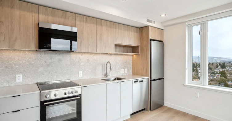 3572 Glen Drive, Vancouver, BC, V5V 0J6 - 7