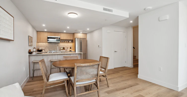 3572 Glen Drive, Vancouver, BC, V5V 0J6 - 5