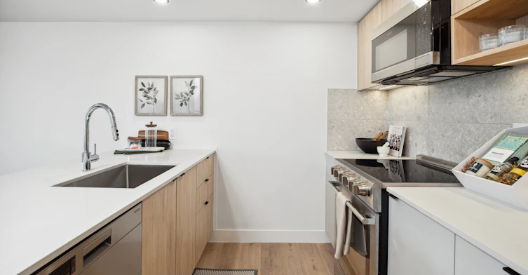 3572 Glen Drive, Vancouver, BC, V5V 0J6 - 11