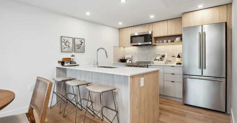 3572 Glen Drive, Vancouver, BC, V5V 0J6 - 7