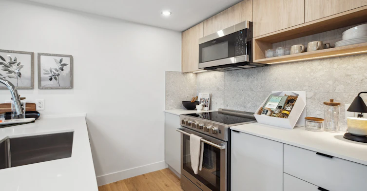 3572 Glen Drive, Vancouver, BC, V5V 0J6 - 10