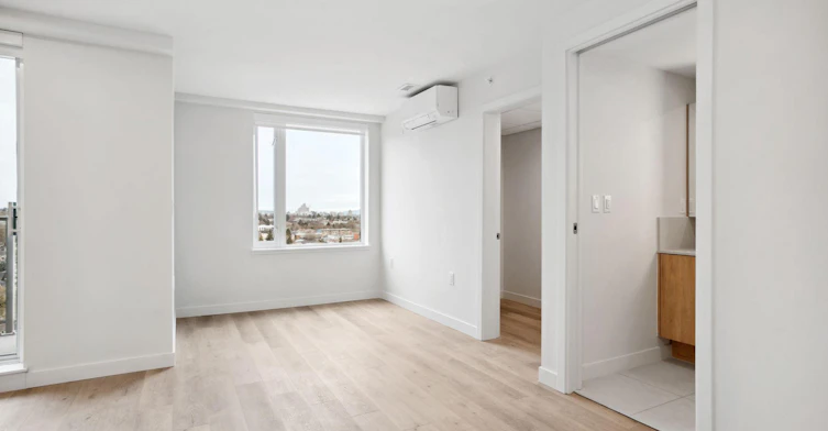 3572 Glen Drive, Vancouver, BC, V5V 0J6 - 4