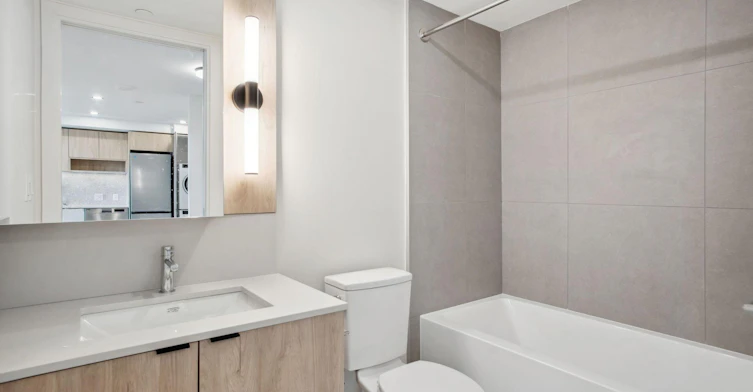 3572 Glen Drive, Vancouver, BC, V5V 0J6 - 13