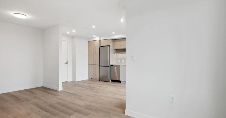 3572 Glen Drive, Vancouver, BC, V5V 0J6 - 2