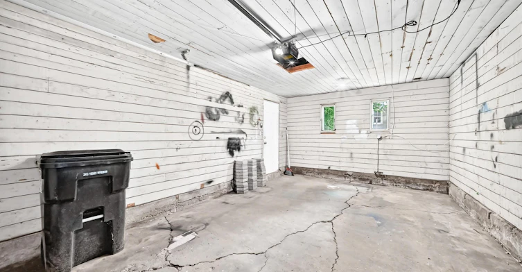 9830 78 Avenue Northwest, Edmonton, AB, T6E 1N3 - 30