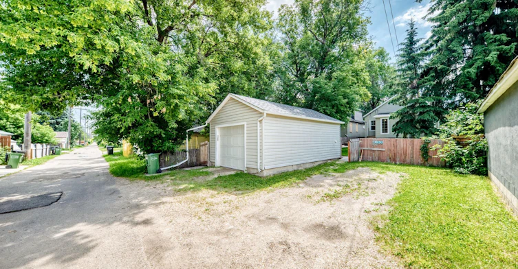9830 78 Avenue Northwest, Edmonton, AB, T6E 1N3 - 38