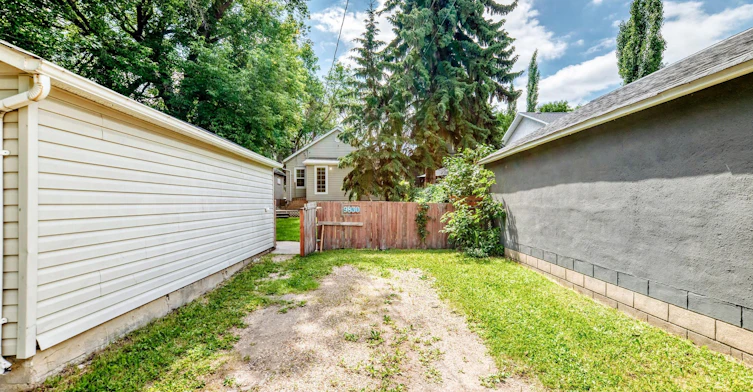 9830 78 Avenue Northwest, Edmonton, AB, T6E 1N3 - 37