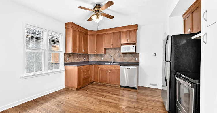 9830 78 Avenue Northwest, Edmonton, AB, T6E 1N3 - 8