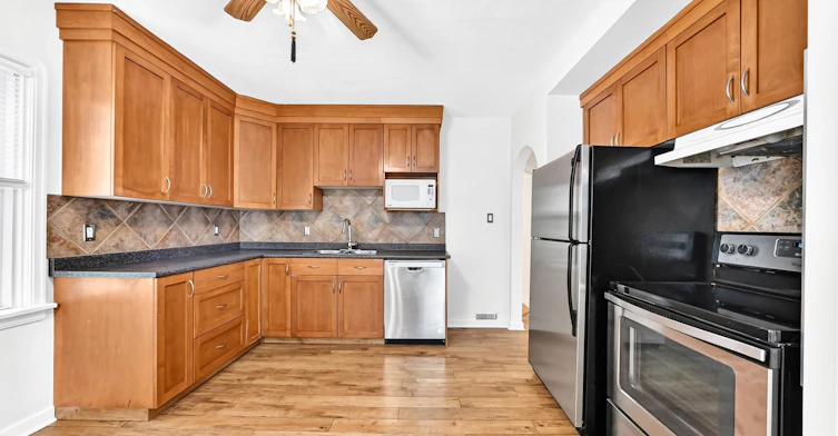 9830 78 Avenue Northwest, Edmonton, AB, T6E 1N3 - 4