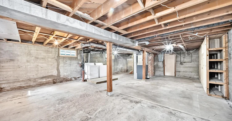 9830 78 Avenue Northwest, Edmonton, AB, T6E 1N3 - 26