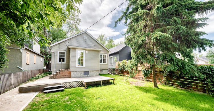 9830 78 Avenue Northwest, Edmonton, AB, T6E 1N3 - 36