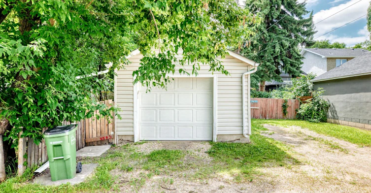 9830 78 Avenue Northwest, Edmonton, AB, T6E 1N3 - 39