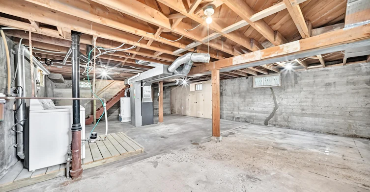 9830 78 Avenue Northwest, Edmonton, AB, T6E 1N3 - 27