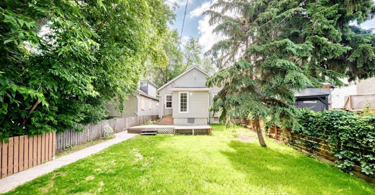 9830 78 Avenue Northwest, Edmonton, AB, T6E 1N3 - 35