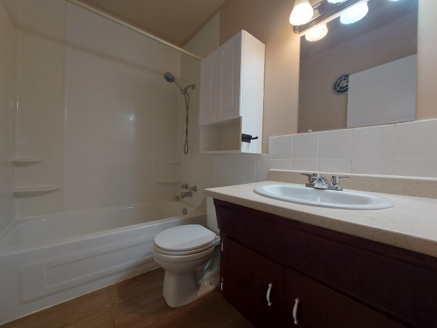 3606 57 Avenue, Red Deer, AB, T4P 3Y9 - 9