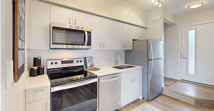 Stratus-20 Ken Oblik Drive, Winnipeg, MB, R2G 2W0 - 9
