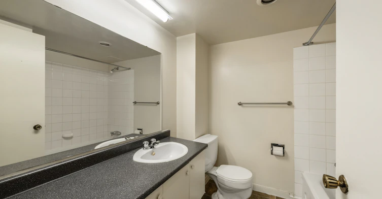 5210 122 Street Northwest, Edmonton, AB, T6H 3S4 - 15