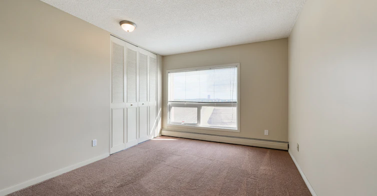 5210 122 Street Northwest, Edmonton, AB, T6H 3S4 - 11