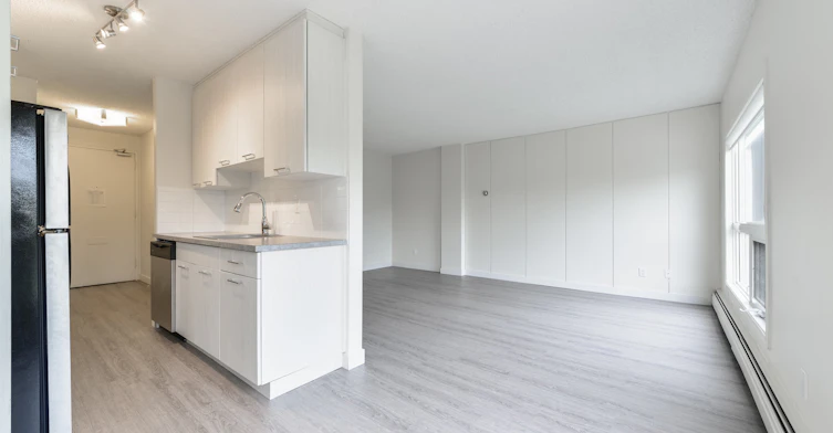 5210 122 Street Northwest, Edmonton, AB, T6H 3S4 - 5
