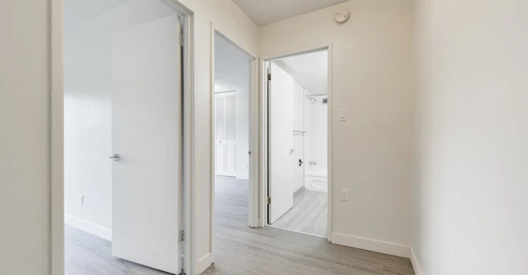 5210 122 Street Northwest, Edmonton, AB, T6H 3S4 - 10