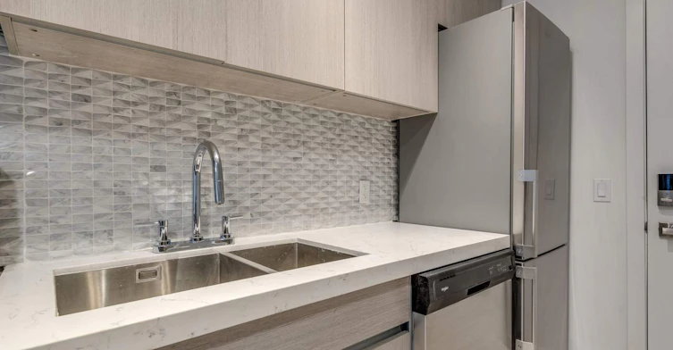 105-1425 Haro Street, Vancouver, BC, V6G 1G2 - 2