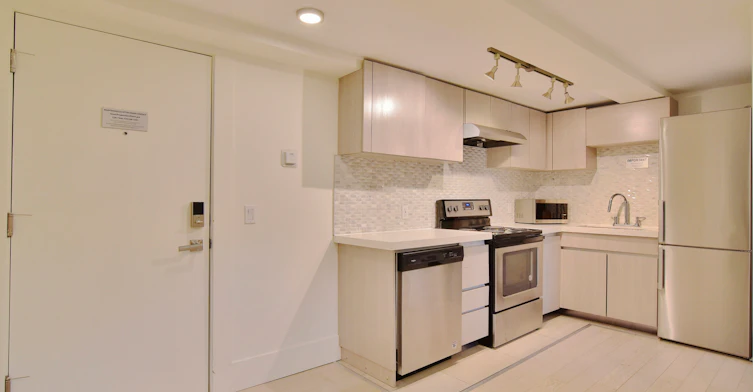 003-1425 Haro Street, Vancouver, BC, V6G 1G2 - 7