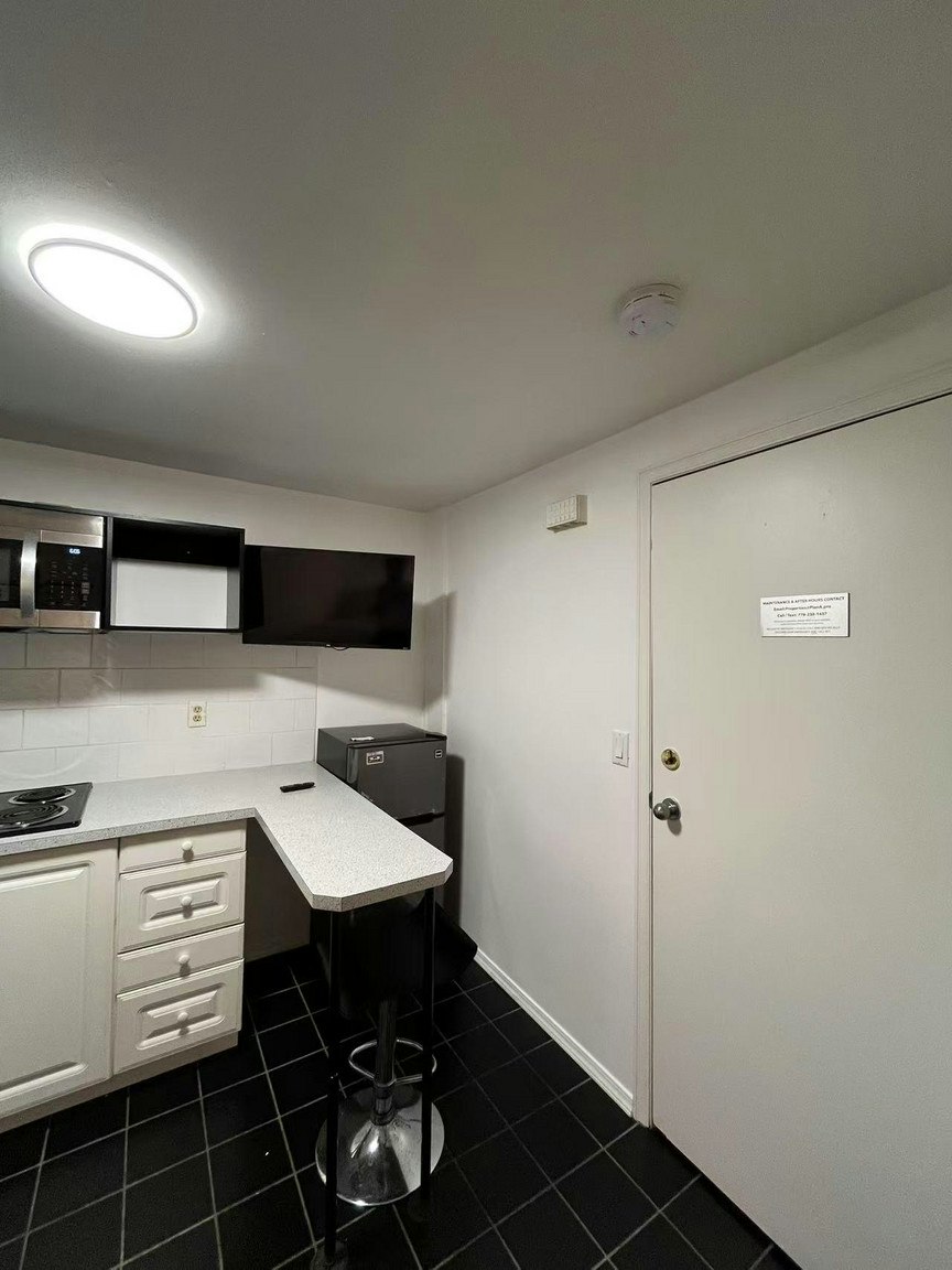 5-1517 Comox Street, Vancouver, BC, V6G 1P3 - 2