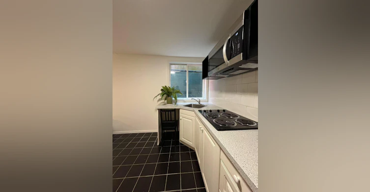 5-1517 Comox Street, Vancouver, BC, V6G 1P3 - 4