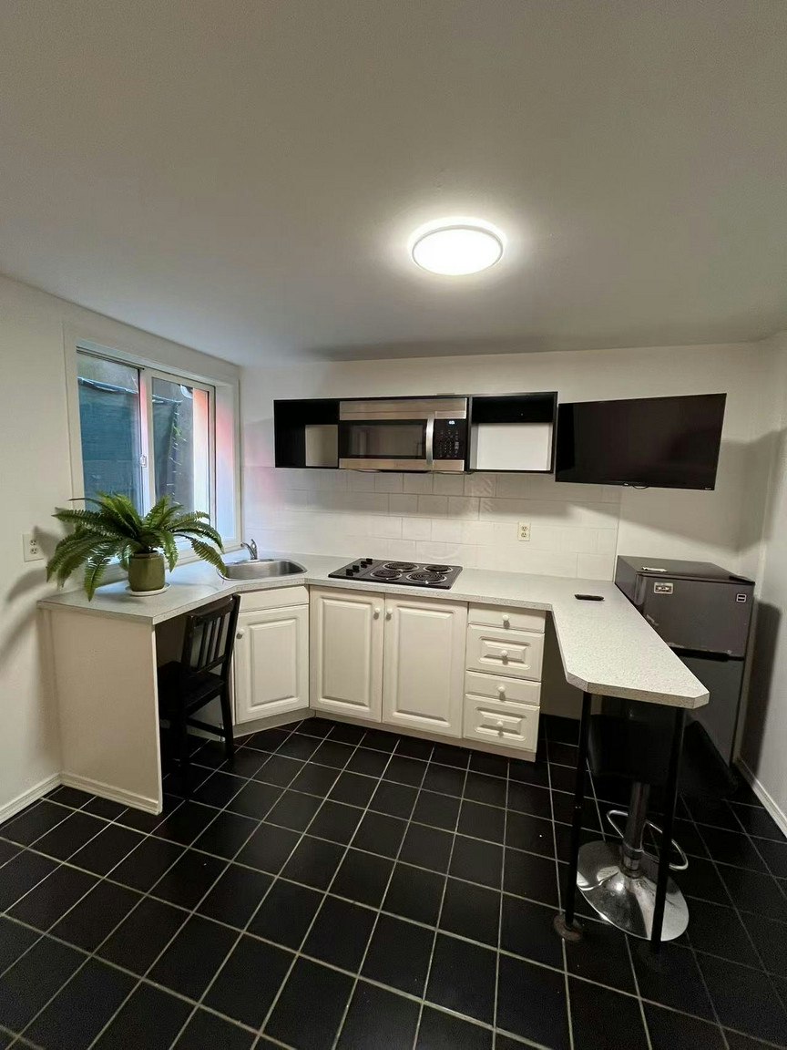 5-1517 Comox Street, Vancouver, BC, V6G 1P3