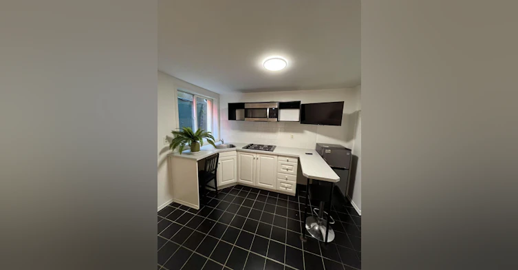 5-1517 Comox Street, Vancouver, BC, V6G 1P3