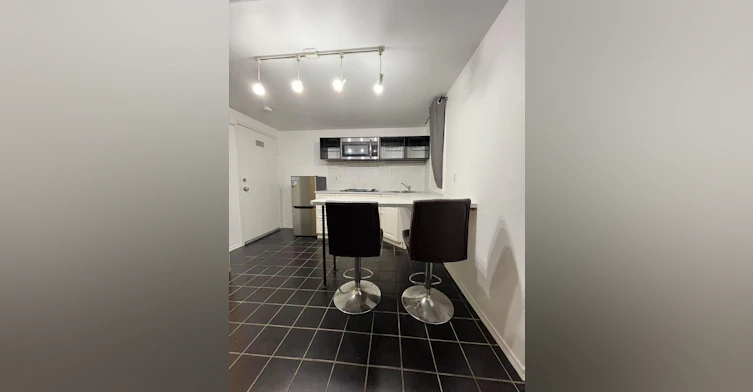 7-1517 Comox Street, Vancouver, BC, V6G 1P3 - 2