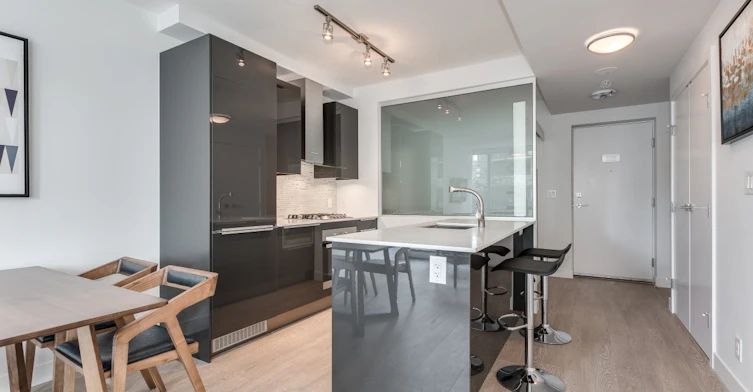 705-1283 Howe Street, Vancouver, BC, V6Z 1C1 - 2