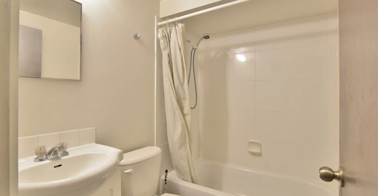 203 -1540 Haro Street, Vancouver, BC, V6G 1G5 - 11