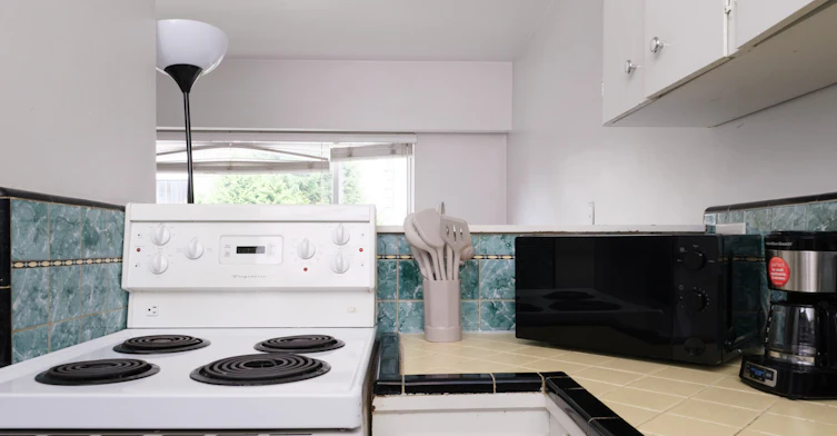 101-1540 Haro Street, Vancouver, BC, V6G 1G5 - 6