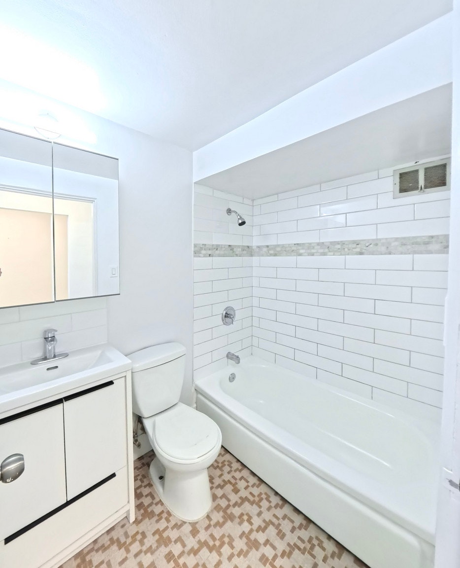 101-1540 Haro Street, Vancouver, BC, V6G 1G5 - 10