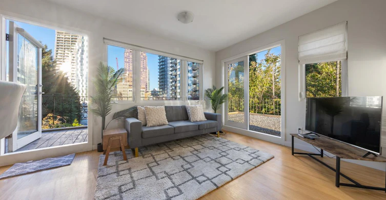 301-1540 Haro Street, Vancouver, BC, V6G 1G5