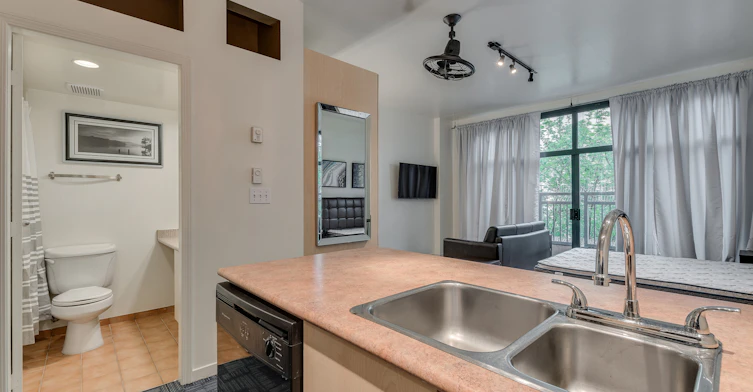 310-22 East Cordova, Vancouver, BC, V6A 4G8 - 5