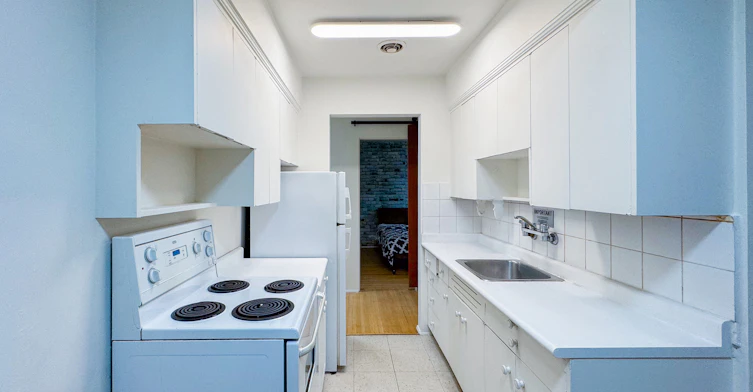 102-1925 Nelson Street, Vancouver, BC, V6G 1N3 - 5
