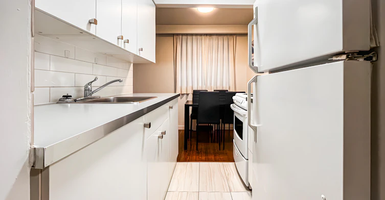 002-1925 Nelson Street, Vancouver, BC, V6G 1N3 - 8