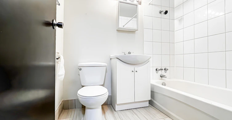 002-1925 Nelson Street, Vancouver, BC, V6G 1N3 - 10
