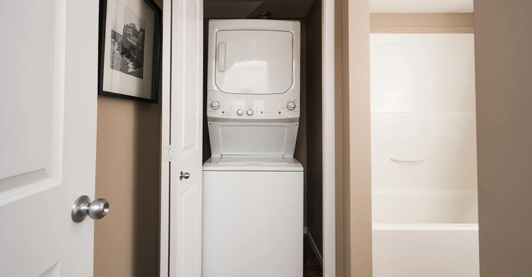 930 156 Street Northwest, Edmonton, AB, T6R 0N7 - 2