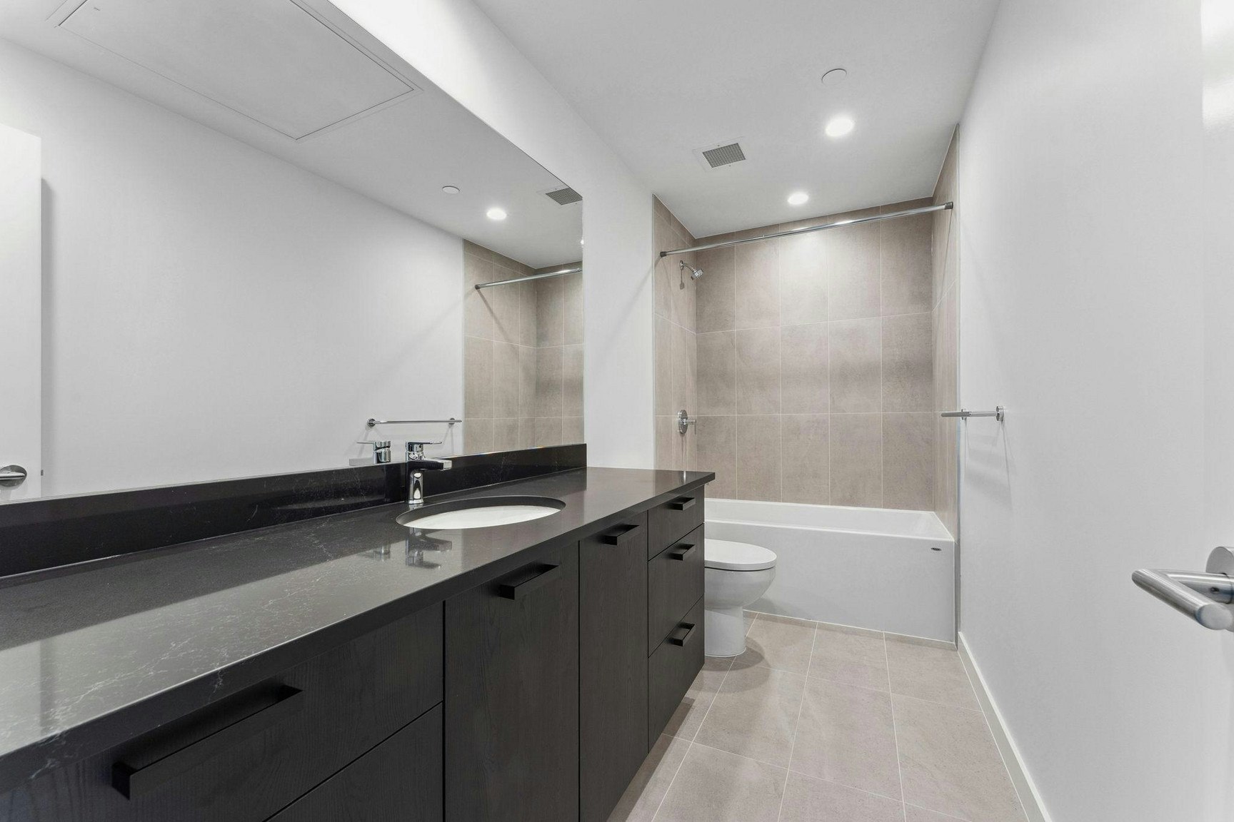 0000-150 Braid Street, New Westminster, BC, V3L 1Y6 - 8