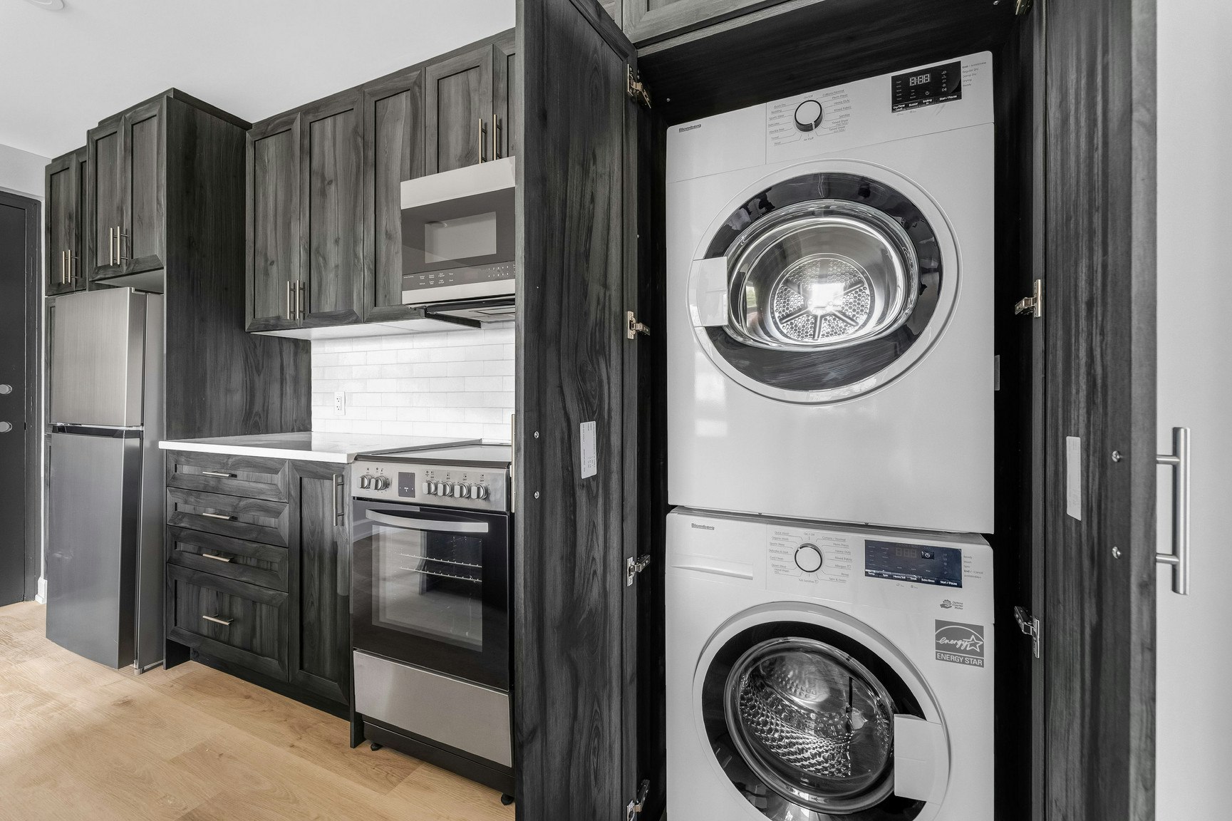 201-658 Somerset Street West, Ottawa, ON, K1R 5K4