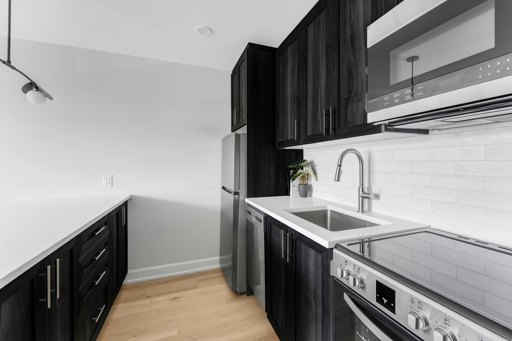201-658 Somerset Street West, Ottawa, ON, K1R 5K4 - 5
