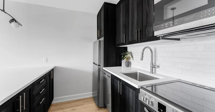 201-658 Somerset Street West, Ottawa, ON, K1R 5K4 - 5