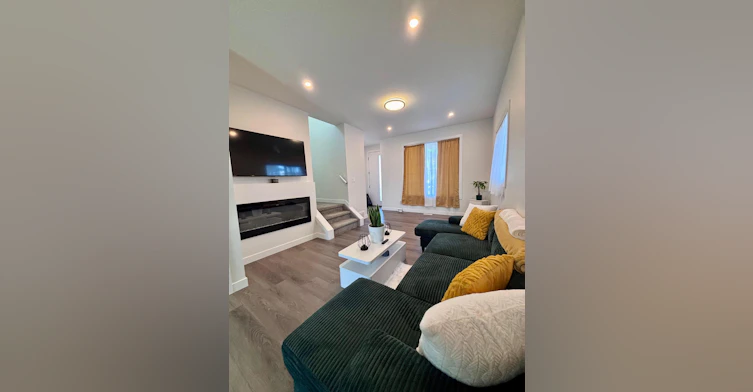 Upper-12468 47 Street Northwest, Edmonton, AB, T5W 5E5 - 3