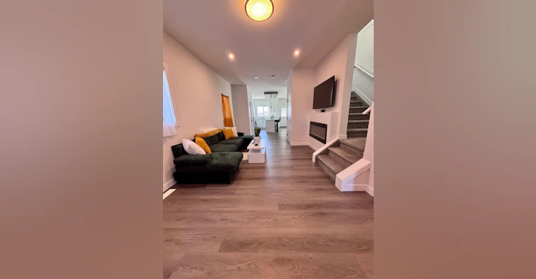 Upper-12468 47 Street Northwest, Edmonton, AB, T5W 5E5